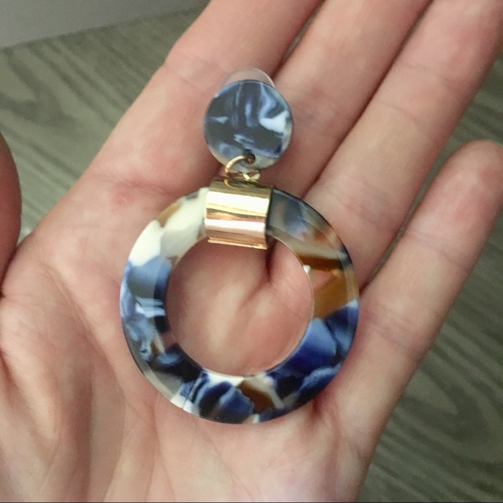 New!!  BaubleBar Resin Earrings - Picture 3 of 3